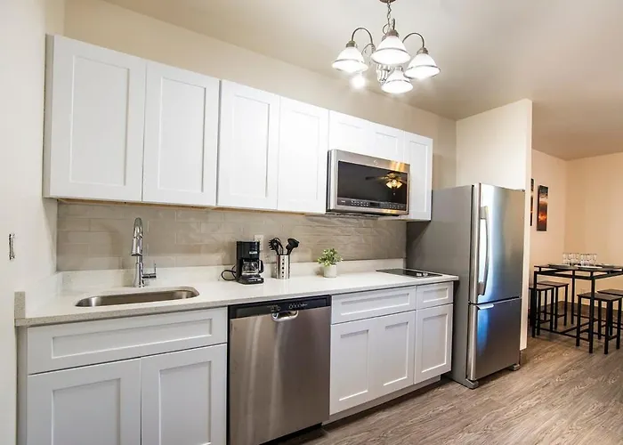Vistas 202- Modern 1bd Great Location *