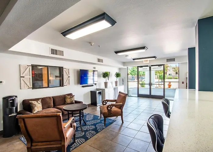 Vistas 202- Modern 1bd Great Location *