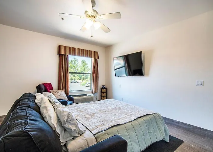 Vistas 202- Modern 1bd Great Location * Sierra Vista