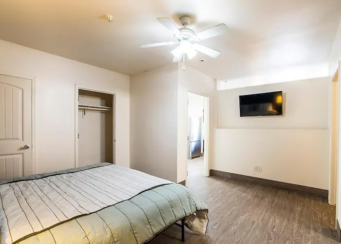 Vistas 202- Modern 1bd Great Location Holiday home Sierra Vista